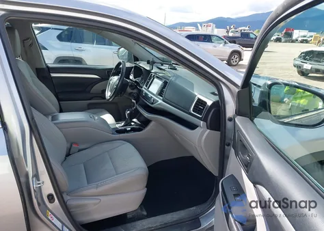 2016 Toyota Highlander Le Plus V6 z USA, uszkodzony, nr VIN 5TDBKRFH9GS356152